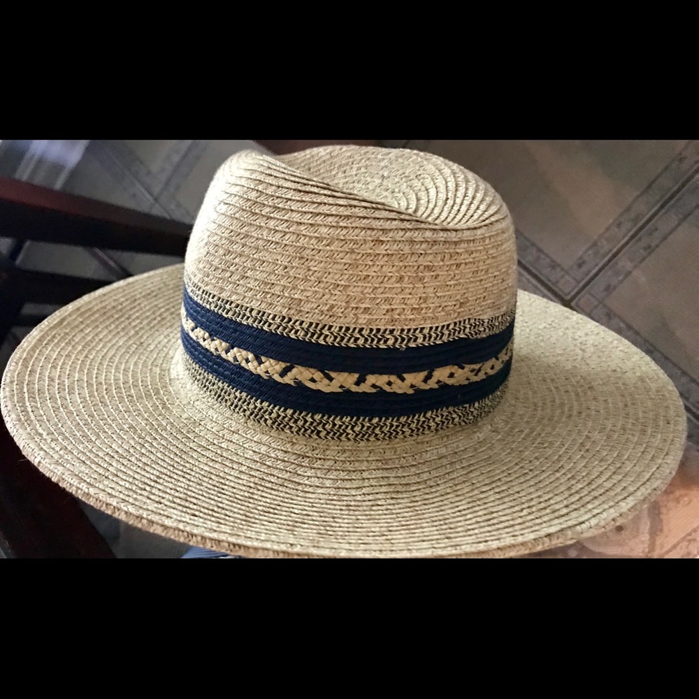 Navy straw hat. - Picture 3 of 3